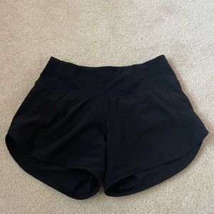 Lululemon Speedup mid rise 4” Shorts - Sz 2 Tall